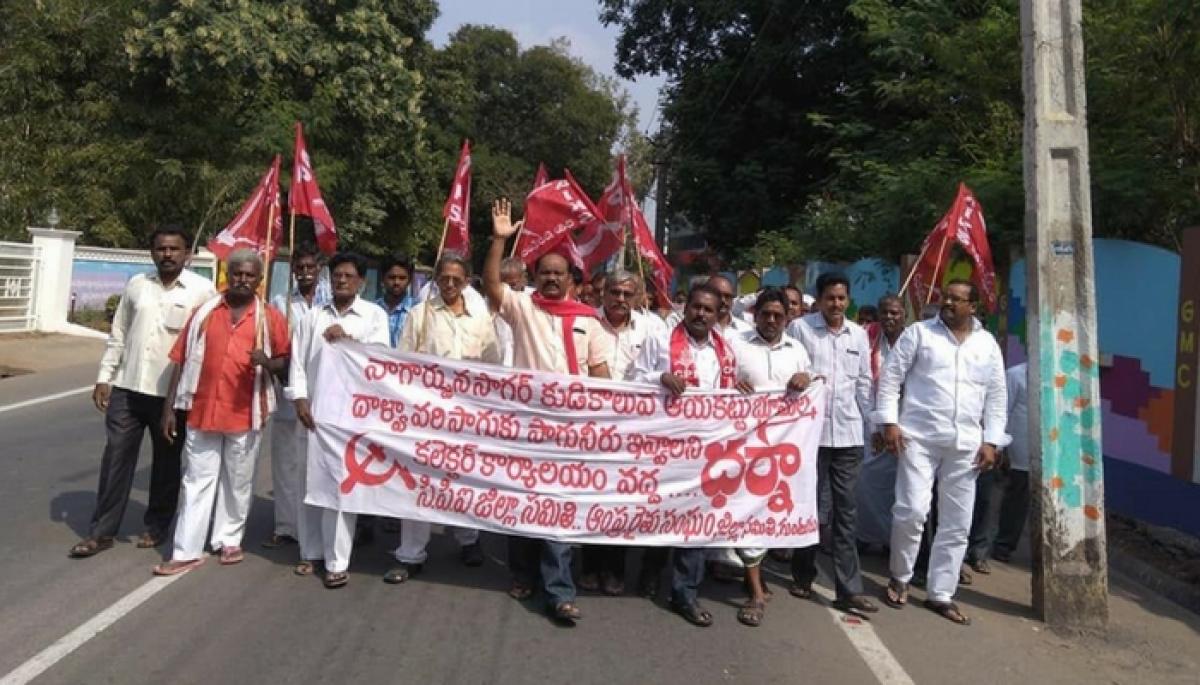 CPI, Rytu Sangam leaders stage dharna at ZP office